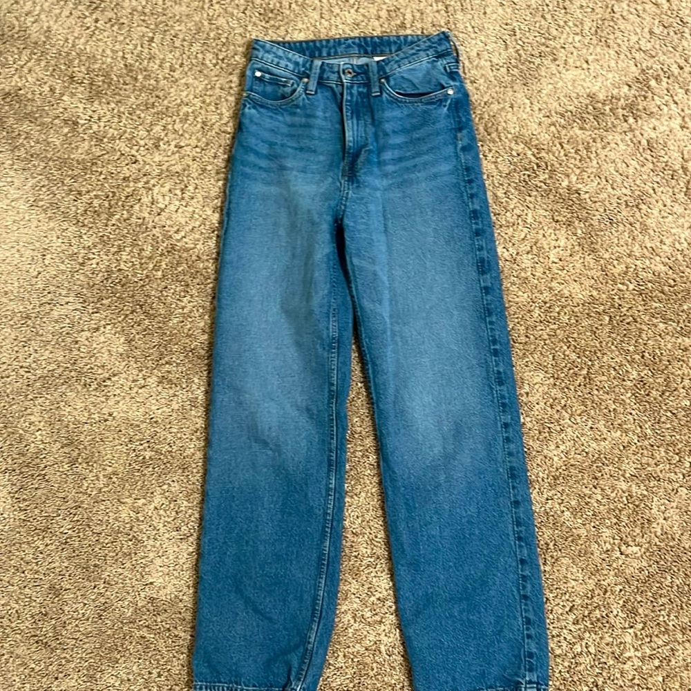 H&M Loose Straight High-waisted jeans Size 4